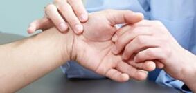 Diagnosis of finger joint pain